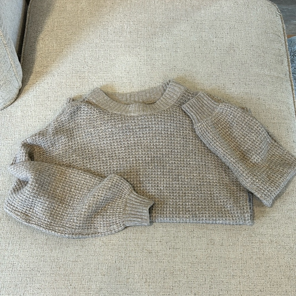 A perfect long sweater. Only used once for engagement photos!